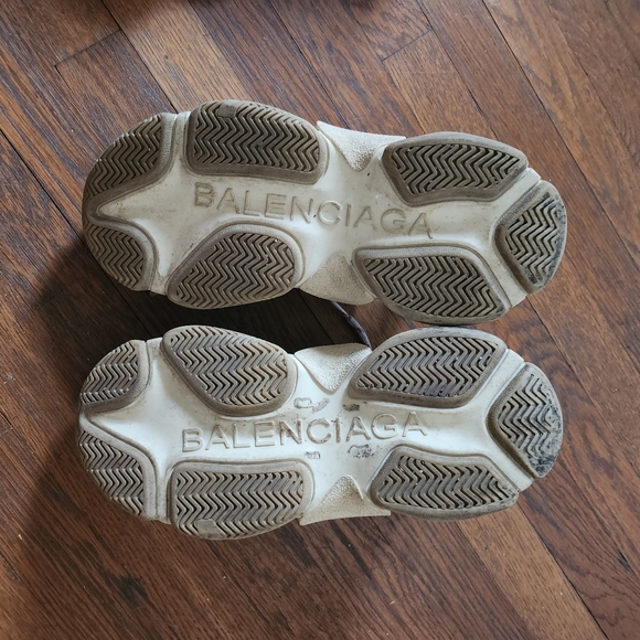 Balenciaga Triple S Low Top Chunky SneakersBlue, Grey & RedColorblock Pattern - Picture 3 of 8